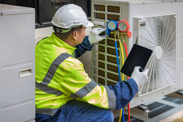Professional Hvac technician working in South Milwaukee, WI